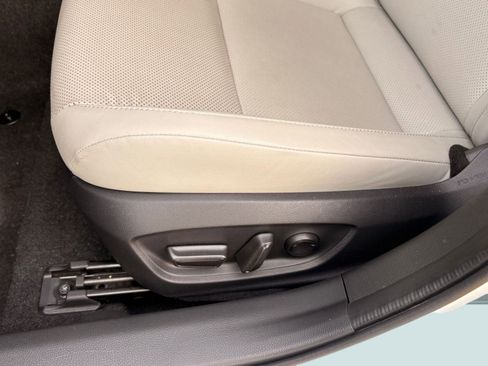 Used 2024 Toyota Prius XLE image 13