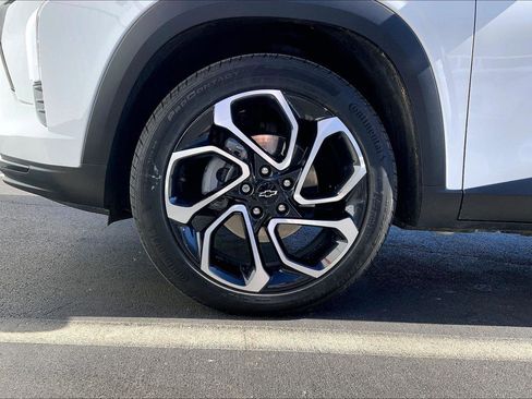Used 2024 Chevrolet Trax RS w/ Sunroof Package image 9