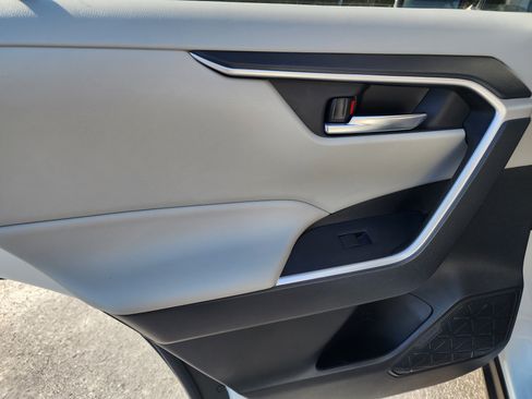 Used 2019 Toyota RAV4 XLE w/ Convenience Package image 16