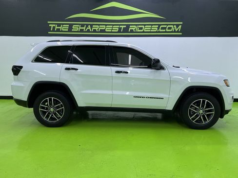 Used 2018 Jeep Grand Cherokee Limited AWD/4WD image 11