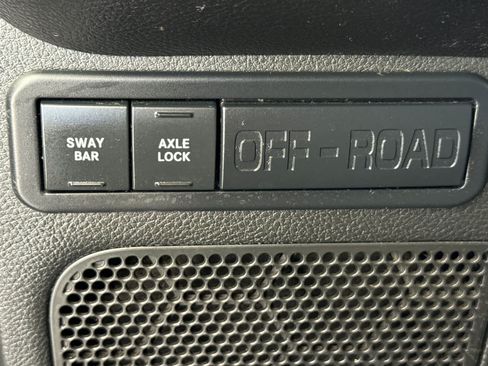 Used 2015 Jeep Wrangler Unlimited Rubicon w/ Connectivity Group AWD/4WD image 30