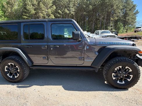 Used 2025 Jeep Wrangler Unlimited Rubicon 4xe w/ Convenience Group AWD/4WD image 7