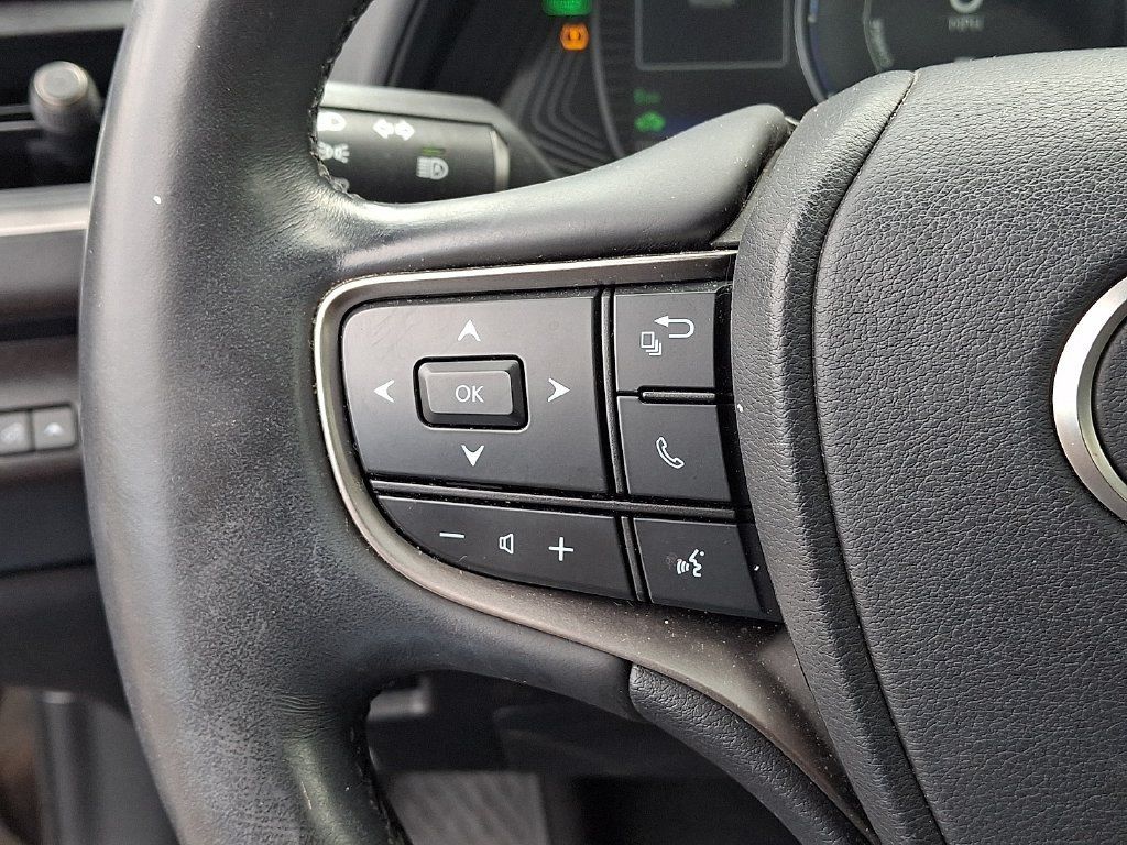 Used 2023 Lexus UX 250h AWD w/ Accessory Package (Z2) image 22