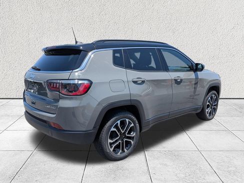 Used 2024 Jeep Compass Limited AWD/4WD image 3