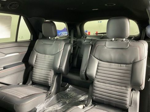 New 2026 Ford Explorer ST-Line w/ ST-Line Street Pack image 16