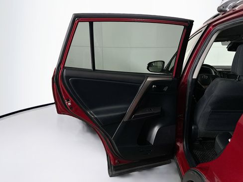 Used 2018 Toyota RAV4 LE image 24