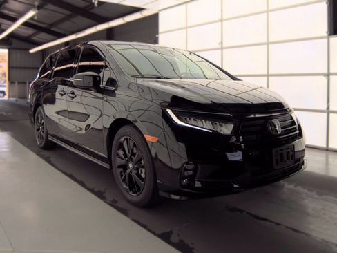 Used 2023 Honda Odyssey Sport image 2