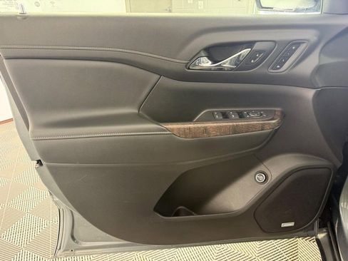 Used 2020 GMC Acadia Denali w/ Denali Ultimate Package image 16