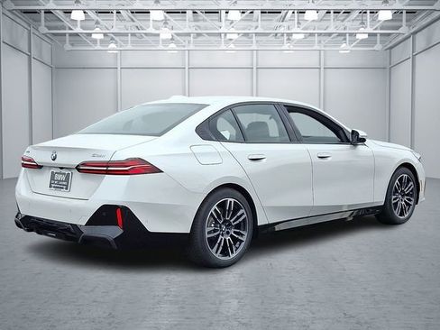 Certified 2026 BMW 530i xDrive w/ M Sport Package image 4