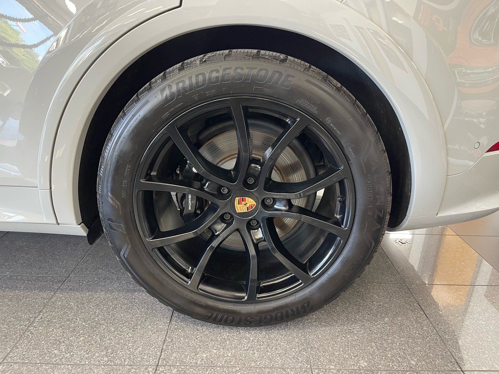 Used 2025 Porsche Cayenne GTS AWD/4WD image 22