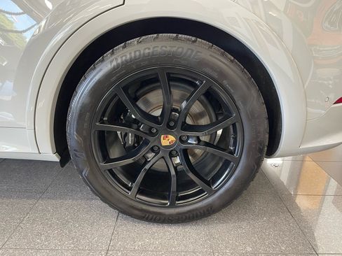Used 2025 Porsche Cayenne GTS AWD/4WD image 22