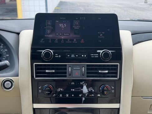 Used 2024 INFINITI QX80 Sensory image 23