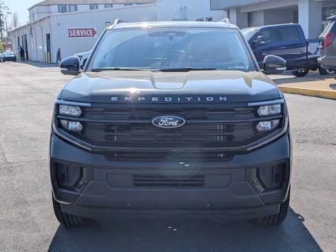 New 2026 Ford Expedition Active image 3
