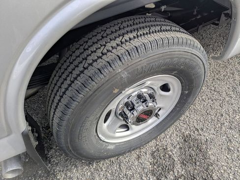 New 2025 GMC Savana 3500 LT w/ LT Preferred Equipment Group image 38