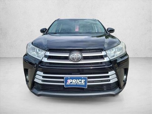 Used 2019 Toyota Highlander XLE image 2