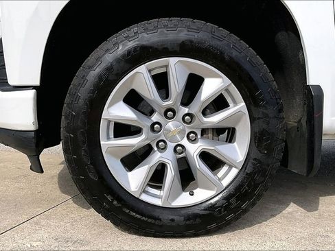 Used 2019 Chevrolet Silverado 1500 Custom w/ Custom Value Package AWD/4WD image 10