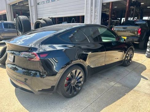 Used 2021 Tesla Model Y Performance AWD/4WD image 3