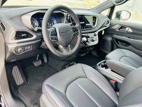 New 2026 Chrysler Voyager LX image 15