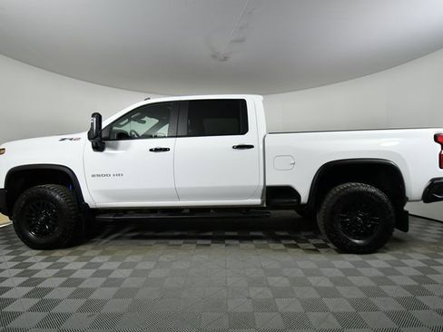 Used 2024 Chevrolet Silverado 2500 ZR2 w/ Technology Package image 16