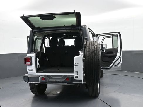 Used 2022 Jeep Wrangler Unlimited Sahara image 76