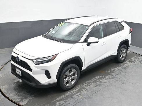 Used 2022 Toyota RAV4 XLE AWD/4WD image 31