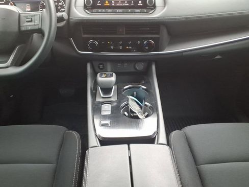 Used 2025 Nissan Rogue S image 11