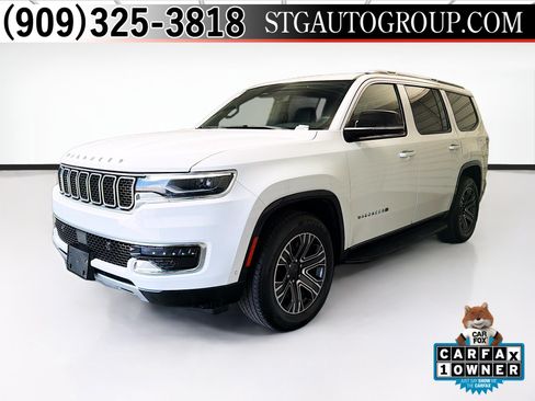 Used 2024 Jeep Wagoneer Series II w/ Flexible Seating Group RWD image 1