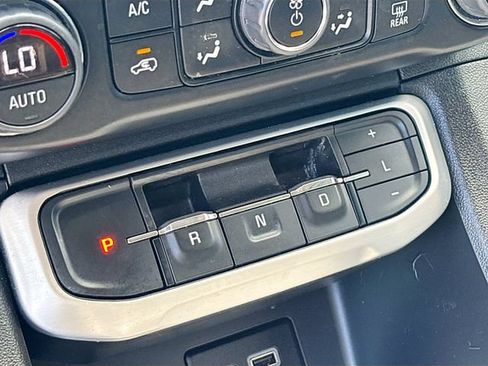 Used 2023 GMC Acadia SLE w/ Driver Convenience Package FWD image 16