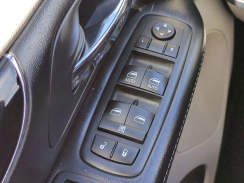 Used 2019 Dodge Grand Caravan SXT image 21