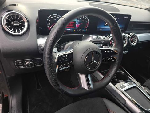 Used 2024 Mercedes-Benz GLB 250 GLB 250 image 26