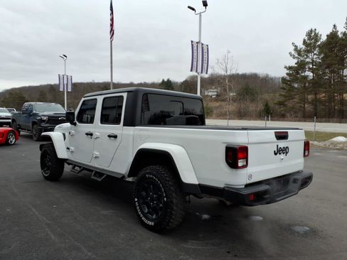 Used 2023 Jeep Gladiator Sport image 4