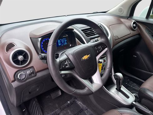 Used 2015 Chevrolet Trax LT w/ LT Sun and Sound Package FWD image 9