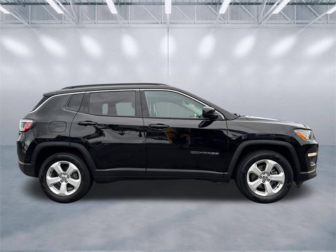 Used 2021 Jeep Compass Latitude image 3