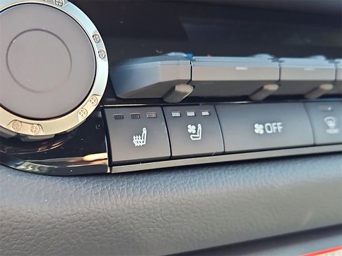 Certified 2025 Toyota Tundra Limited image 14