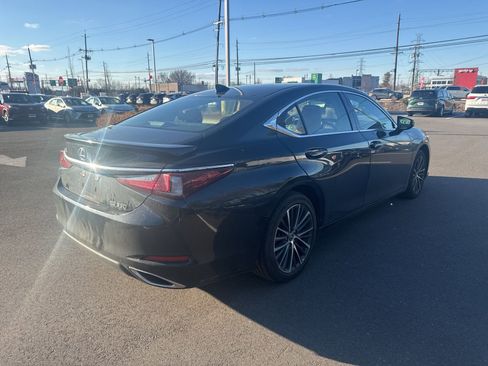 Used 2022 Lexus ES 350 w/ Premium Package image 5
