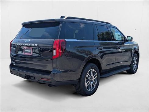 New 2025 Ford Expedition Active image 2