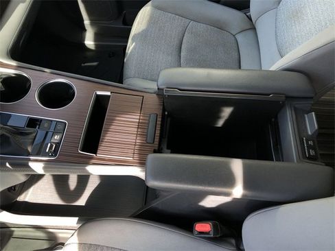 Used 2021 Toyota Sienna LE image 28