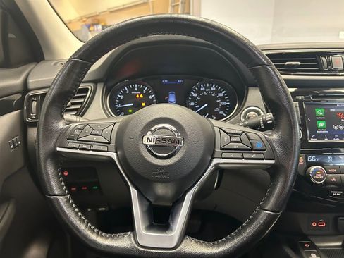 Used 2021 Nissan Rogue Sport SL w/ Premium Package image 11