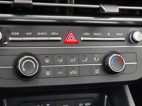 Certified 2025 Hyundai Tucson SE image 30