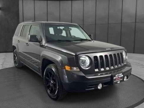 Used 2017 Jeep Patriot Sport w/ Power Value Group FWD image 6
