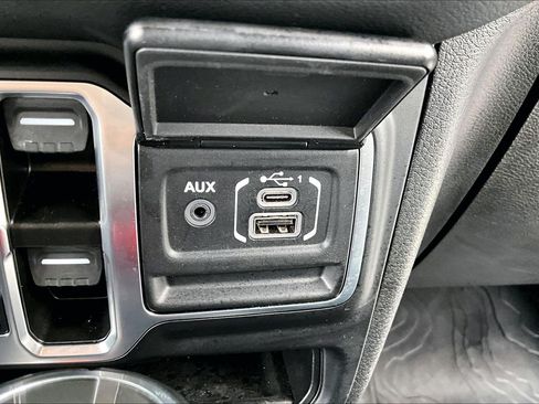 Used 2024 Jeep Wrangler High Altitude AWD/4WD image 32
