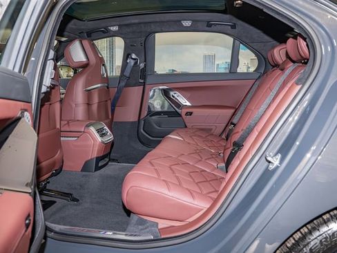 Used 2026 BMW 760i xDrive w/ Executive Package AWD/4WD image 22
