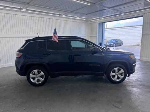 Used 2018 Jeep Compass Latitude w/ Safe & Security Group FWD image 4