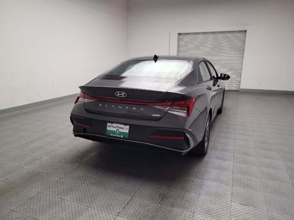 Used 2024 Hyundai Elantra Blue FWD image 7