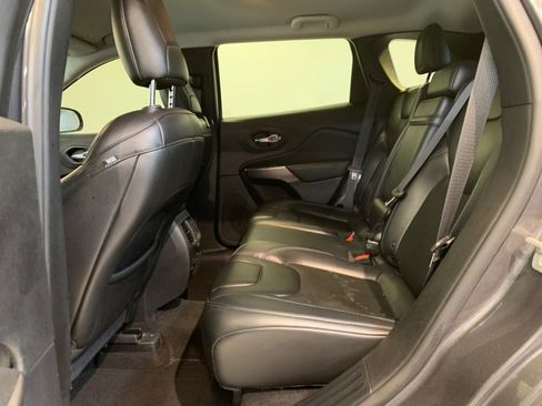 Used 2019 Jeep Cherokee Latitude Plus AWD/4WD image 48