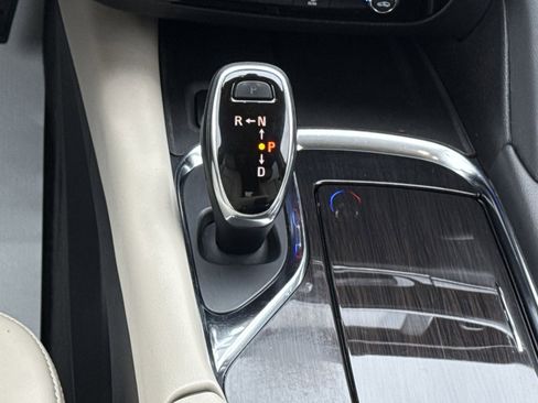 Used 2018 Buick Enclave Essence image 20