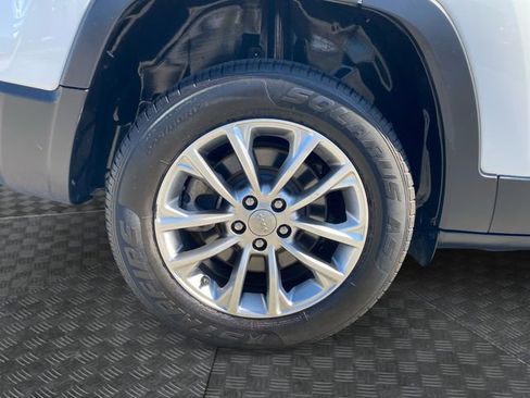 Used 2022 Jeep Cherokee Latitude Lux w/ Mopar Interior Package image 36