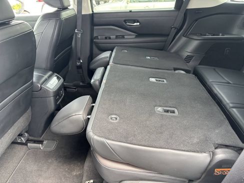 Used 2023 Nissan Pathfinder Platinum w/ Cargo Package AWD/4WD image 27