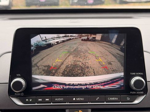 Used 2024 Nissan Altima 2.5 SV image 18