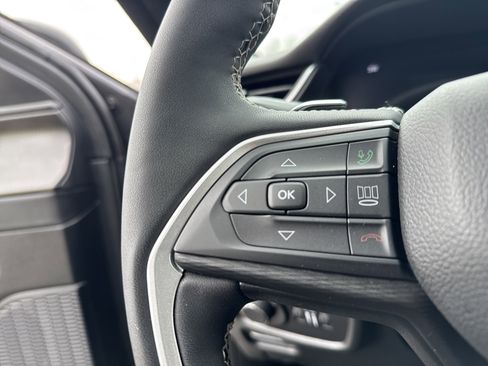 Used 2023 Jeep Grand Cherokee L Laredo image 19